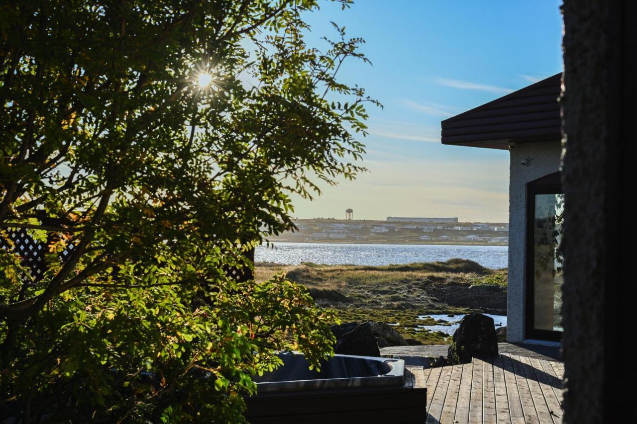 Alka - Cozy Room By The Sea With Private Hot Tub Njarthvik Ngoại thất bức ảnh